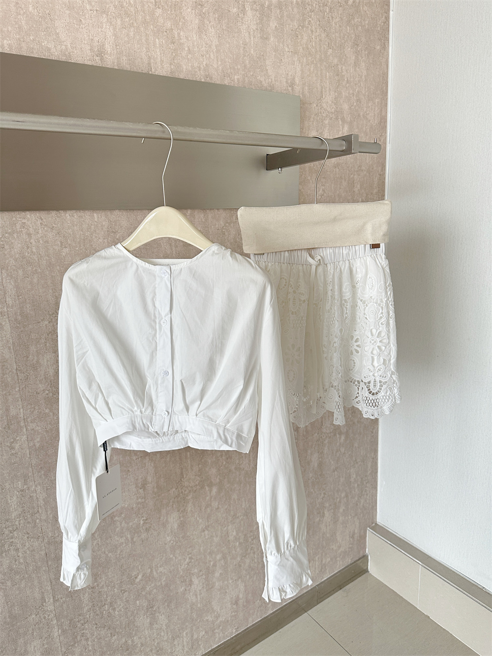 Sweet Vacation Style Puff Sleeve Crop Top Two-Piece Set for Women - Image 3